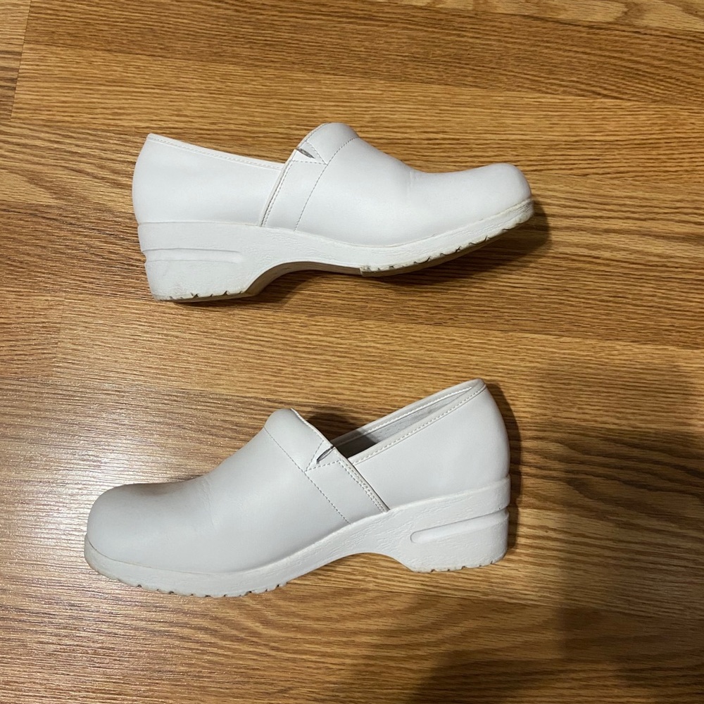 Cherokee White Leather Clogs